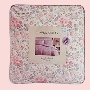 🆕- Laura Ashley Charming 7pc Queen Comforter Set in Pink Floral. Beautiful